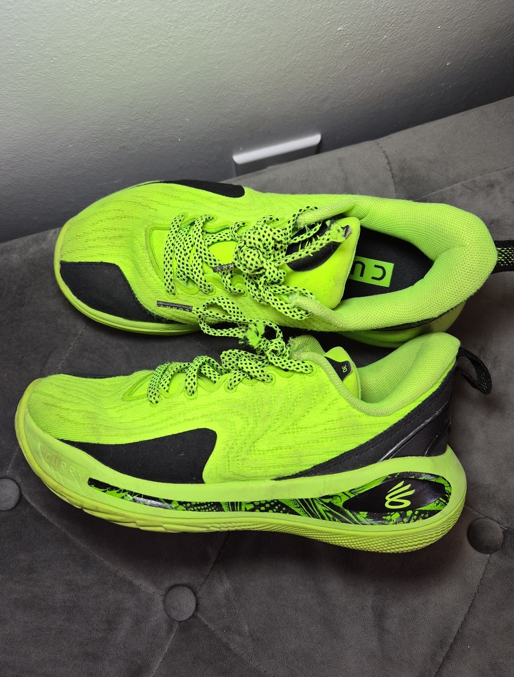 Under Armour Curry 12 Neon Green Running Shoes 4Y